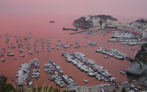 Il-porto-di-Ponza-al-tramonto-Da-Flickr.jpg
