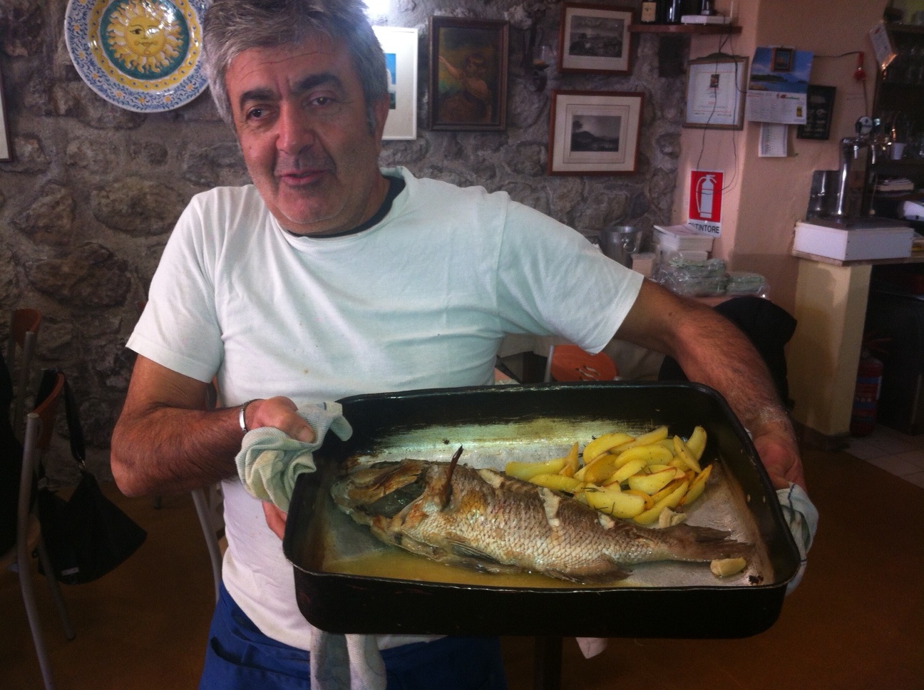 Giorgio Montefusco, titolare del ristorante PANE E VINO, sulla Riva Destra del Porto d'Ischia